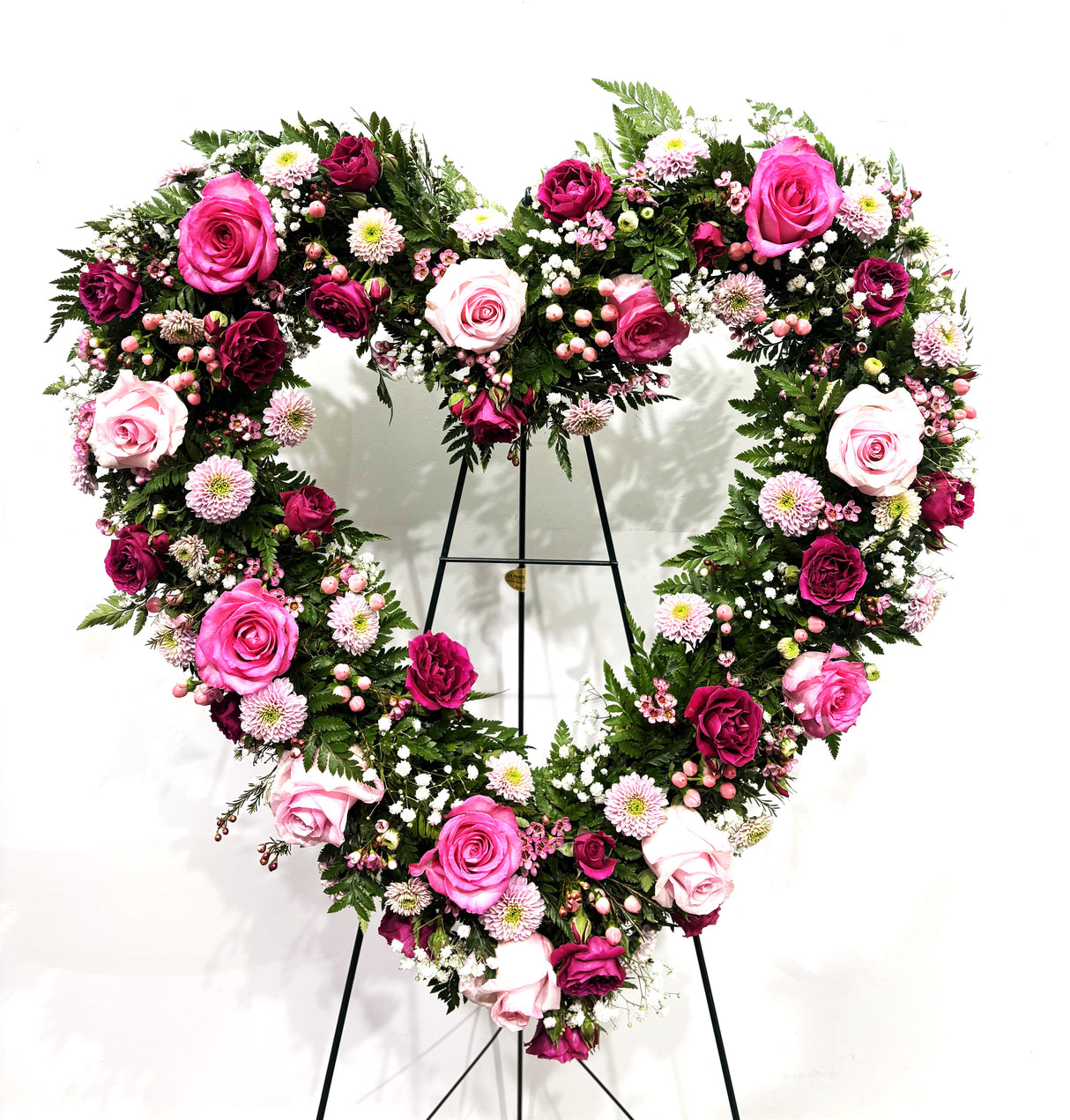 Gerbe sur pied - Coeur en fleur - Avec tout notre amour